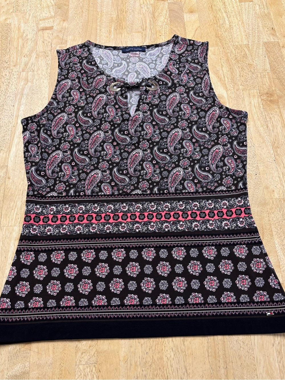 NWOT Tommy Hilfiger Sleeveless Tank Black Pink Paisley Floral Keyhole Neckline